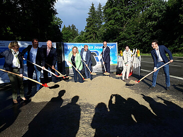 Der Spatenstich für den Bau der neuen Radwegeverbindung von Gauting  nach Neuried