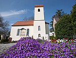 Abbildung: ein Foto der alten St. Vituskirche in Stockdorf