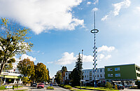 Bildinhalt: Blick auf den Maibaum am Baierplatz