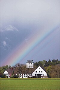 Bildinhalt: Reismühle mit Regenbogen