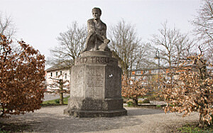 Bildinhalt: Kriegerdenkmal an der Bahnhofstraße