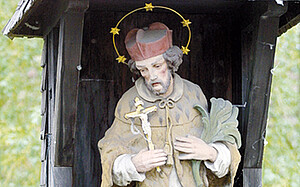 Bildinhalt: Figur von St. Nepomuk an der Clermont l‘Hérault-Brücke, Gauting
